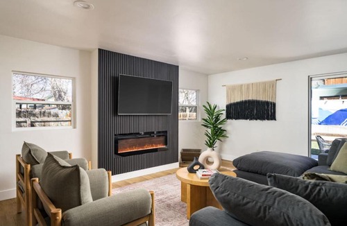 South Westminster House | Spacious Stylish Home w HotTub 12min to Downtown