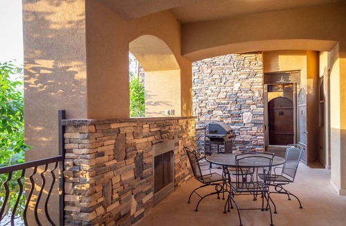 St. George Condo | Spacious Sunset View Suite, Resort Pools, BBQ Grill, Close To Zion and St Georoge