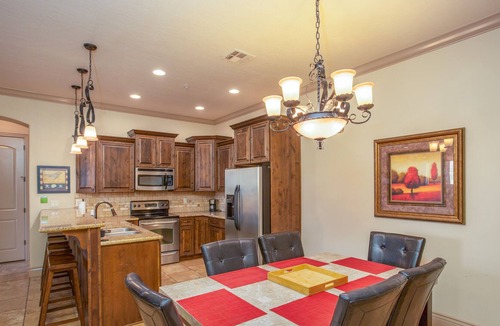 St. George Condo | Spacious Sunset View Suite, Resort Pools, BBQ Grill, Close To Zion and St Georoge