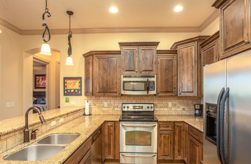St. George Condo | Spacious Sunset View Suite, Resort Pools, BBQ Grill, Close To Zion and St Georoge