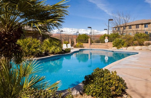 St. George Condo | Spacious Sunset View Suite, Resort Pools, BBQ Grill, Close To Zion and St Georoge