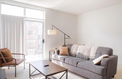 Historic Third Ward Apartment | Spacious Third Ward Apt Near Summerfest with Balcony