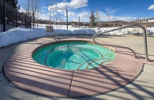 Park City House | Spacious townhome with Community pool hot tub & clubhouse - Dog Friendly