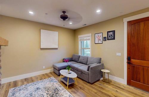 Park City House | Spacious townhome with Community pool hot tub & clubhouse - Dog Friendly