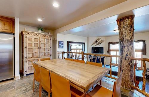 Bear Hollow Village House | Spacious townhome with private hot tub pool table & shared pool & gym