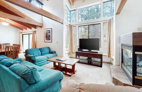 Zephyr Cove House | Spacious townhouse with shared hot tub & pool sleeps 6