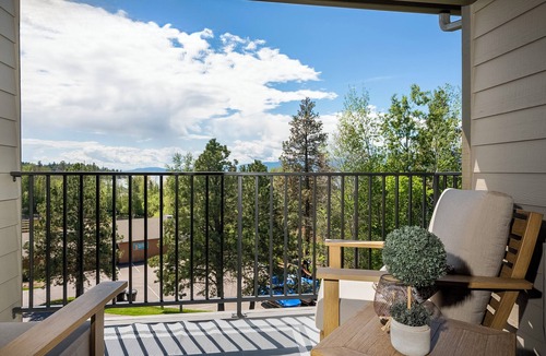 Bigfork Condo | Spacious, updated condo w/private balcony, A/C & lots of light - Marina Cay Retreat Flathead Lake