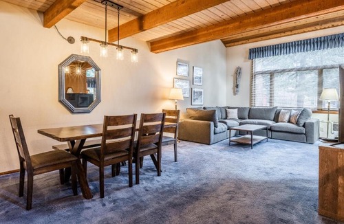 Mammoth Lakes House | Spacious Winterset 26 2 Bedrm Plus Loft 3 Full Bathrm Townhome Sleeps 8 Steps to Free Town Shuttle