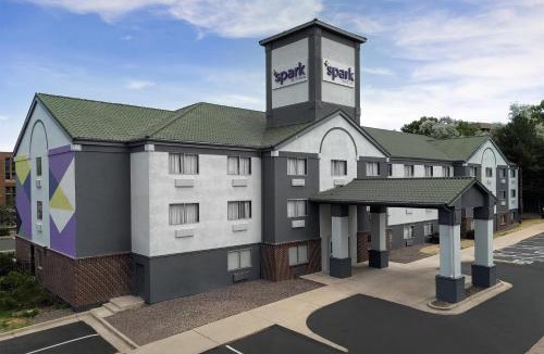 Lakewood Hotel | Spark by Hilton Lakewood Denver Southwest