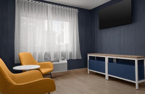 Lakewood Hotel | Spark by Hilton Lakewood Denver Southwest