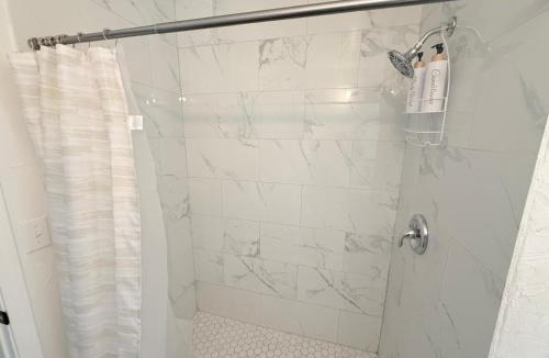 Downtown Las Vegas Apartment | Sparkly Apt 5 Min Walk to Downtown - Free Parking