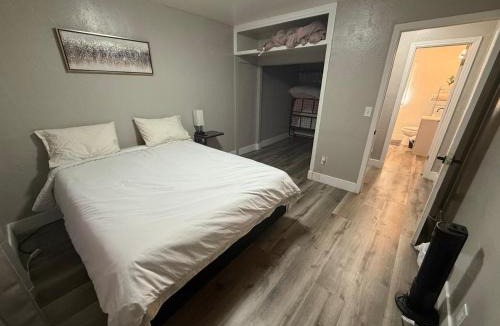 Downtown Las Vegas Apartment | Sparkly Apt 5 Min Walk to Downtown - Free Parking