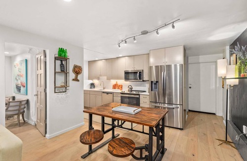 Aspen Condo | Special VRBO Rates! - Steps to Gondola! Cozy Aspen Stay