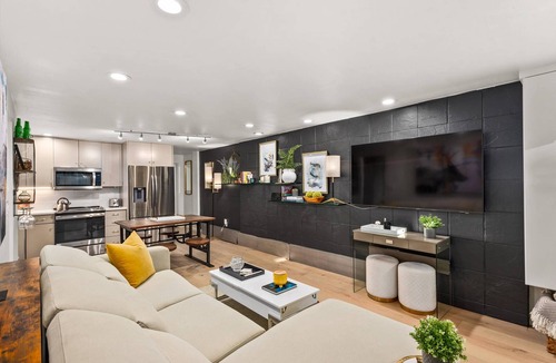 Aspen Condo | Special VRBO Rates! - Steps to Gondola! Cozy Aspen Stay