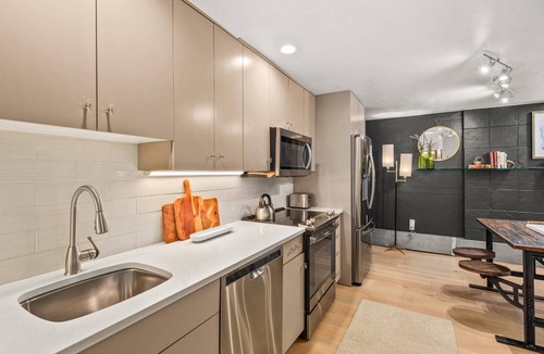 Aspen Condo | Special VRBO Rates! - Steps to Gondola! Cozy Aspen Stay