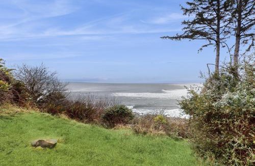 Seaside House | Spectacular Seaside Surf-View Home
