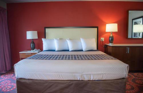Spencer Hotel | Spencer Inn & Suites