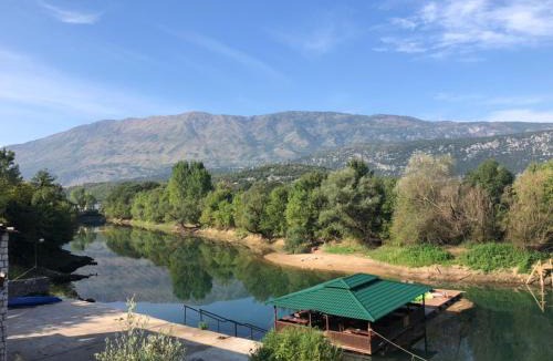 Danilovgrad Bed & Breakfast | Splav "Slap" - Bungalovi