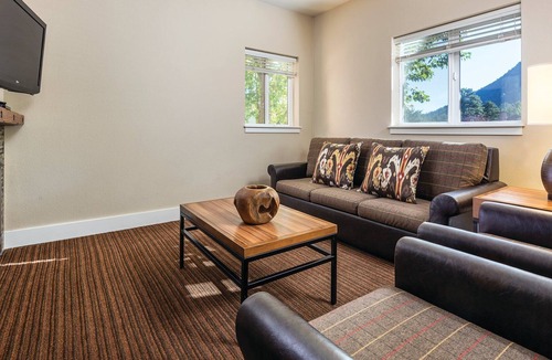 Estes Park Condo | Spot nature's beauty from your doorstep.