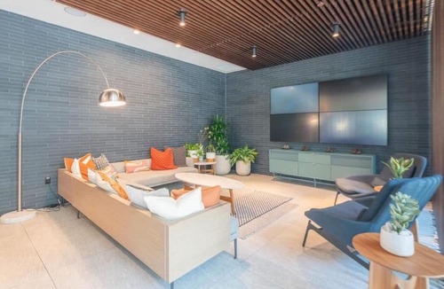 Tempe Apartment | Spotless 1BD - Pool, Gym, Parking, W-D - Sleeps 4