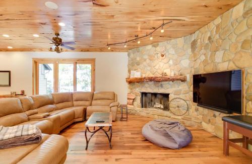 Lake Shore House | Sprawling Minnesota Home w/On-Site Lake Access