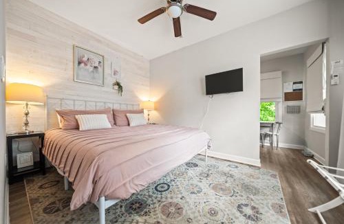 Hot Springs House | Spring Bungalow - A cozy getaway in downtown Hot Springs!