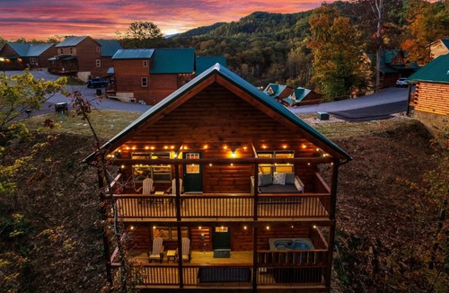 Pigeon Forge House | Spring into serenity, Your mountain hideaway is calling