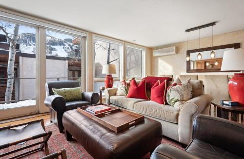 Aspen House | Spring Street Unit 629, 2BR Condo w/Mountain Views and Door Step Access to Shops & Restaurants