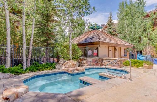 Edwards Apartment | Spruce Tree Lodge #202