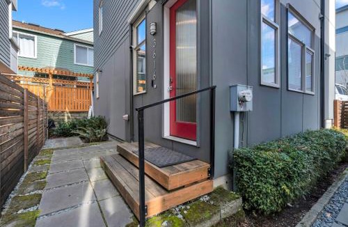 Mount Baker House | Standalone Modern townhouse in Seattle