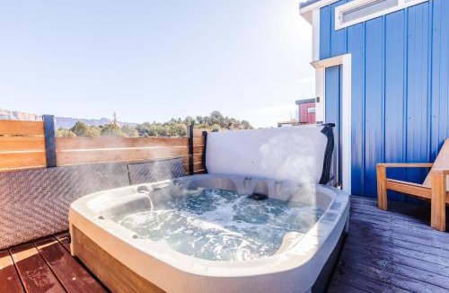 Apple Valley House | Stargazing Deck & Hot Tub, Zions Tiny Getaway
