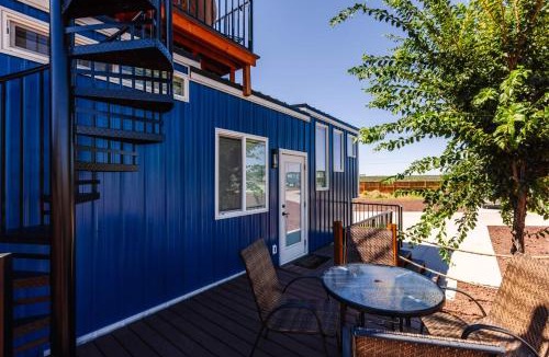 Apple Valley House | Stargazing Deck & Hot Tub, Zions Tiny Getaway