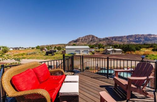 Apple Valley House | Stargazing Deck & Hot Tub, Zions Tiny Getaway