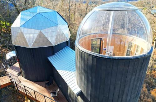 Springdale House | Stargazing Planetarium Treehouse Beaver Lake View