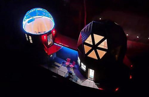 Springdale House | Stargazing Planetarium Treehouse Beaver Lake View