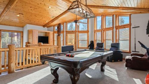 Castle Glen Estates House | Starlight Retreat by AvantStay