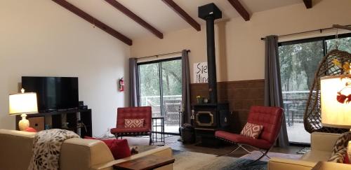 Mariposa House | Starlink Mariposa Yosemite mountain retreat