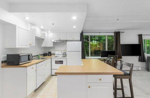 Downtown Seattle Apartment | Starlit Cozy Studio in Elektra with Roof Decks