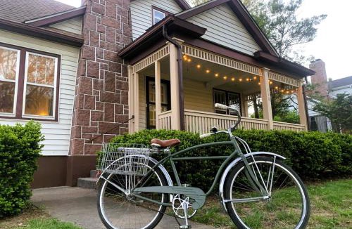 Ironton House | State ParksBungalowCoffeeBarPetFriendlyPorch