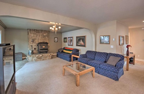 Tahoe Village House | Stateline Ski House: Walk to Boulder Lift!