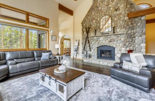 The Highlands House | Stay at Evergreen Lodge, a secluded home with a private hot tub and private ski shuttle