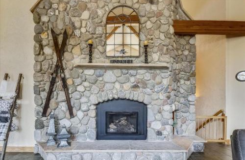 The Highlands House | Stay at Evergreen Lodge, a secluded home with a private hot tub and private ski shuttle