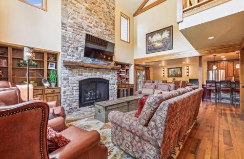 Trafalgar House | Stay at Friendly Fox Chalet, a large pet friendly home in a great location.