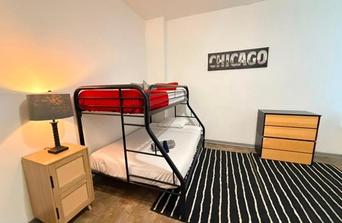 Pulaski Park Hostel | Stay Chicago