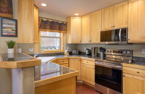 Winter Park House | ★ Stay Downtown in Style | Mtn Modern Townhome | Private Hot Tub & Heated Garage