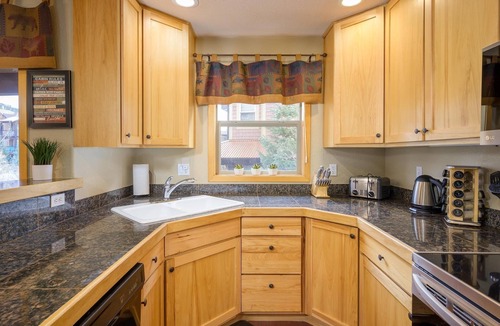 Winter Park House | ★ Stay Downtown in Style | Mtn Modern Townhome | Private Hot Tub & Heated Garage