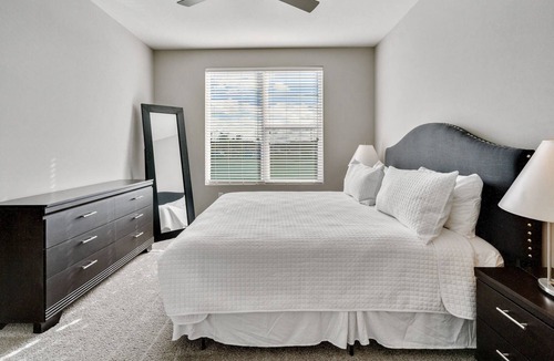 Camelback East Apartment | Stay Gia Modern 1 Br Apartment with Swimming Pool