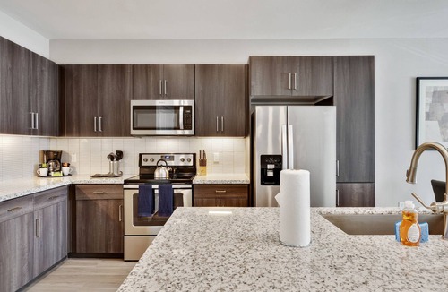 Camelback East Apartment | Stay Gia Modern 1BR Apartment with Swimming Pool