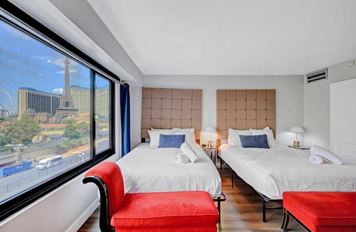 Las Vegas Strip Apartment | Stay Together Suites - Condominium Sleeps 9 With Strip View - NO RESORT FEES