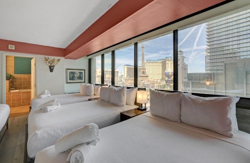 Las Vegas Strip Apartment | Stay Together Suites - Stunning Penthouse On The Strip Sleeps 16 - NO RESORT FEE